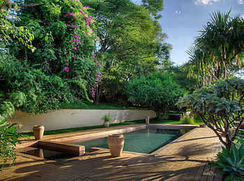 Kubu Lodge: Pool im Tropengrün Kubu Lodge: Pool im Tropengrün