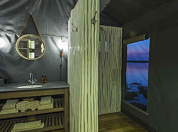 Linyanti Tented Camp: Standard Tent Gästebad