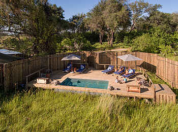 Little Vumbura: Blick auf den Pool Little Vumbura: Blick auf den Pool