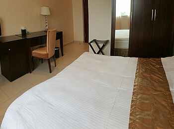 Mikhael's Hotel: Standard Room - Doppelbett und Schreibtisch Mikhael's Hotel: Standard Room - Doppelbett und Schreibtisch