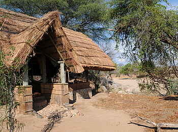 Mwagusi Safari Camp: Eingang zu einer Banda