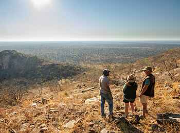 Nxamaseri Island Lodge: Wanderung bei den Tsodilo Hills Nxamaseri Island Lodge: Wanderung bei den Tsodilo Hills