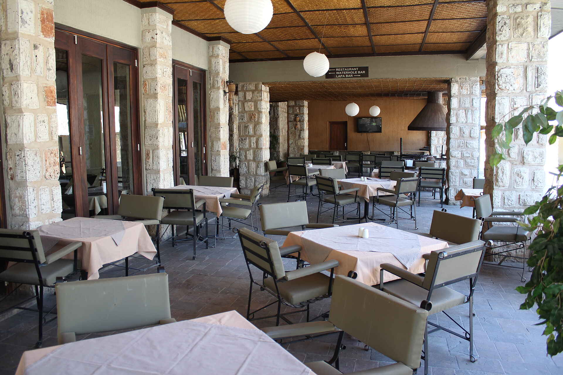 Etosha, Etosha National Park, Etoshapfanne, Okaukuejo, Salzpfanne, Restaurant, afrikarma, afrikarma Safaris, afrikarma.de