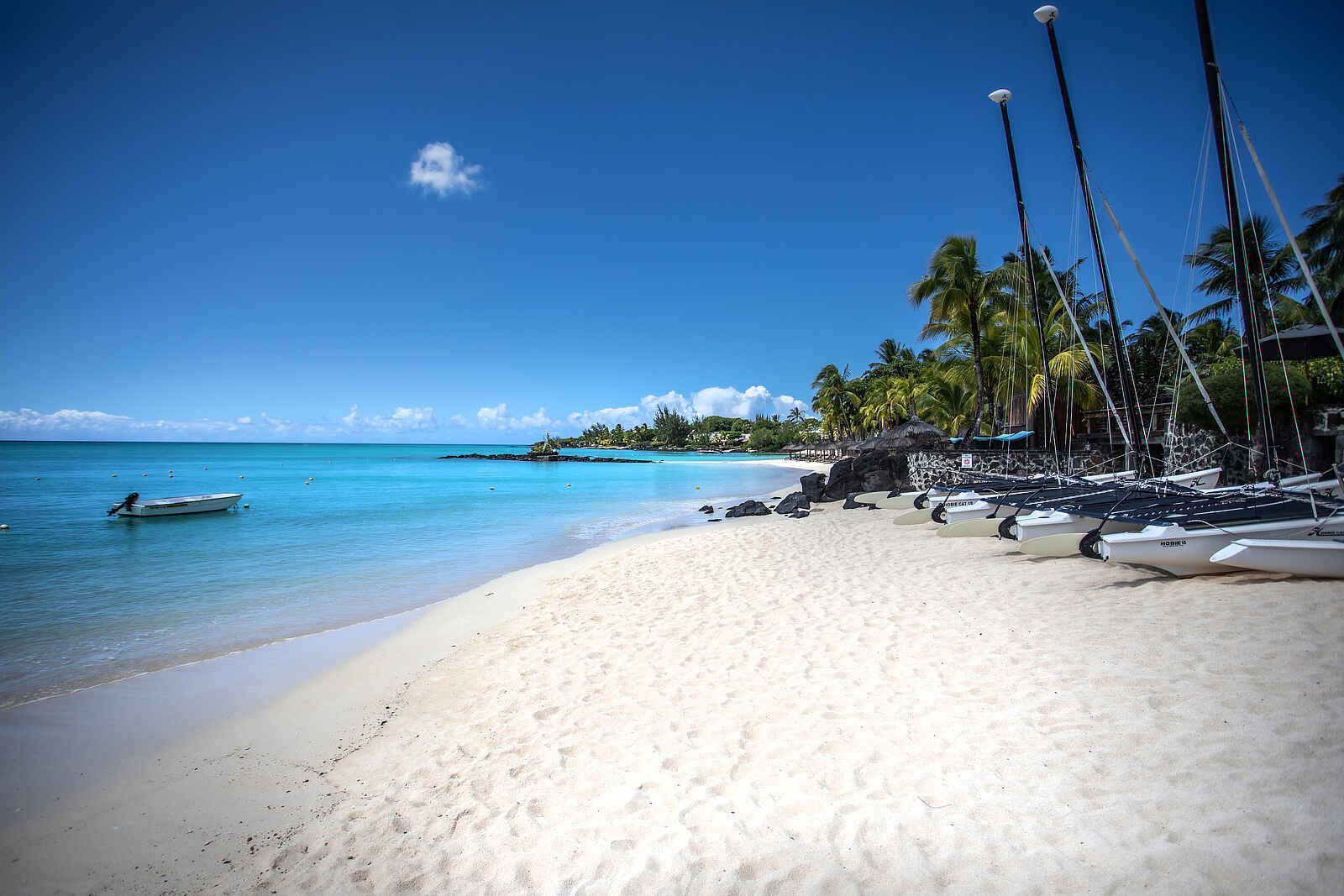 Royal Palm Beachcomber Luxury: Segelboote Royal Palm Beachcomber Luxury: Segelboote