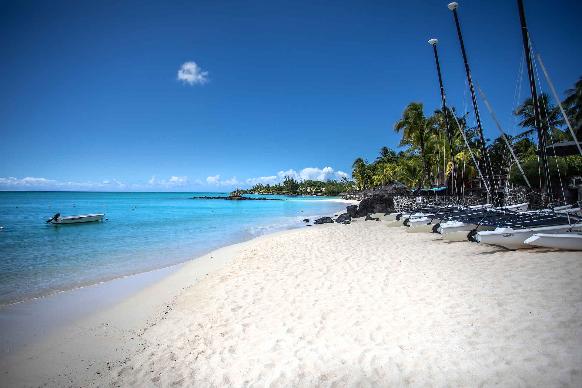 Royal Palm Beachcomber Luxury: Segelboote