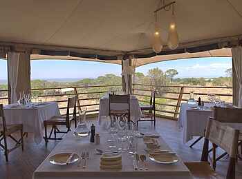Serengeti Bushtops: Speisesaal