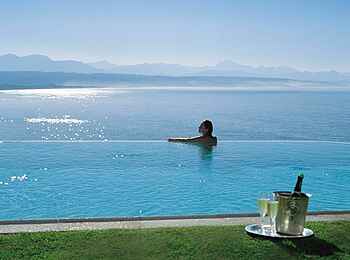The Plettenberg: Infinity-Pool mit Sekt und Meerblick