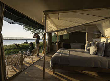 Kuthengo Camp: Blick aus einem Zelt Kuthengo Camp: Blick aus einem Zelt