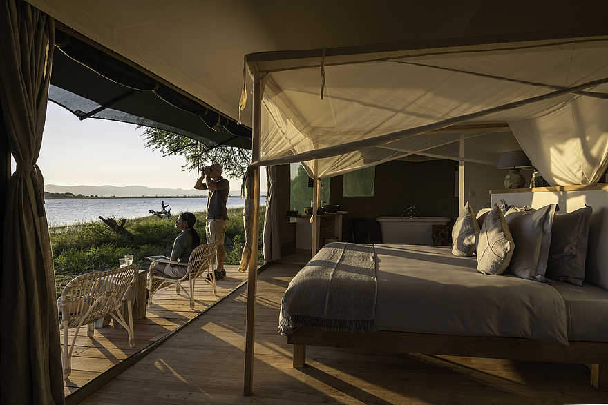 Kuthengo Camp: Blick aus einem Zelt Kuthengo Camp: Blick aus einem Zelt