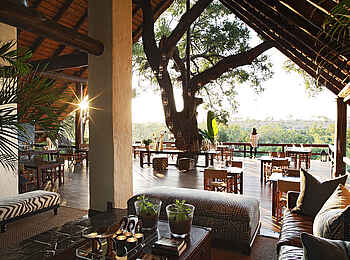 Londolozi Varty Camp: Zentrale Lounge mit Ausblick