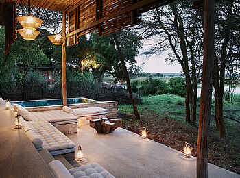 Matetsi Victoria Falls: Dämmerung auf der Steinterrasse Matetsi Victoria Falls: Dämmerung auf der Steinterrasse