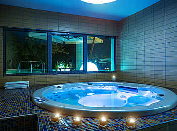 Radisson Blu Brazzaville: Whirlpool im Spa-Bereich Radisson Blu Brazzaville: Whirlpool im Spa-Bereich