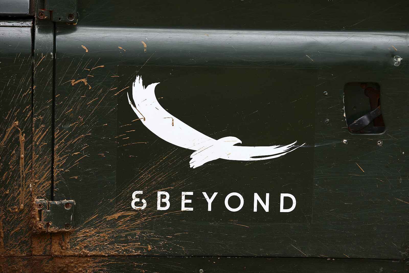 &Beyond Phinda Vlei Lodge: Safarifahrzeug mit Logo &Beyond Phinda Vlei Lodge: Safarifahrzeug mit Logo