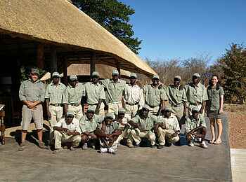 Camp Hwange: Gruppenbild des Personals