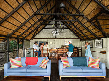 Ichingo Chobe River Lodge: Die Lounge Ichingo Chobe River Lodge: Die Lounge