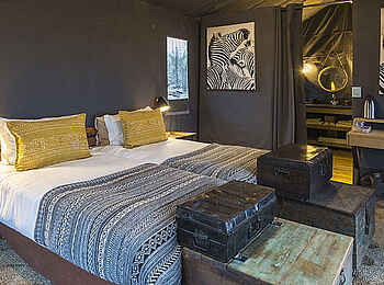 Linyanti Tented Camp: Standard Tent Blick hinein