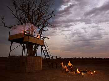 Mwamba Bush Camp: Lagerfeuer beim Sleep-Out Mwamba Bush Camp: Lagerfeuer beim Sleep-Out