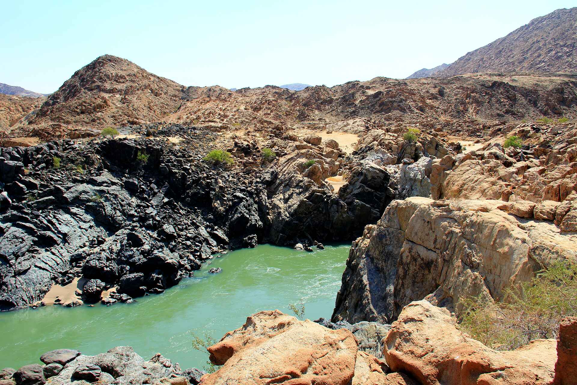 Abgeschiedenheit, afrikarma, afrikarma.de, buchen, Damaraland, Entspannung, Erholung, Fly In, Himba, Himba Dorf, Himba-Stamm, Information, Kultur, Kunene, Kunene Region, Kunene River, Marienfluss, Marienfluss Region, Namibe, Namibia, Nordnamibia, Nordwestnamibia, Okahirongo, Okahirongo Lodges and Camps, Okahirongo River Camp, Otupambua, Otupambua Stromschnellen, Privatsphäre, Reise, Reisen, Reiseveranstalter, River Camp, Ruhe, Safari, südliches Afrika, Urlaub, www.afrikarma.de, Felsen, Fluss, Landschaft, Wasser