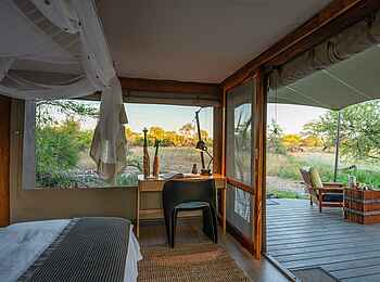Onguma Tented Camp: Offen gestaltetes Gästezelt mit Veranda