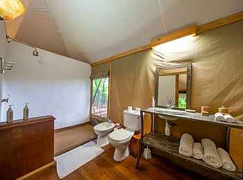 Rhino River Camp: Bad Rhino River Camp: Bad