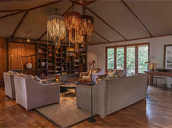 Sayari Camp: In der Lounge