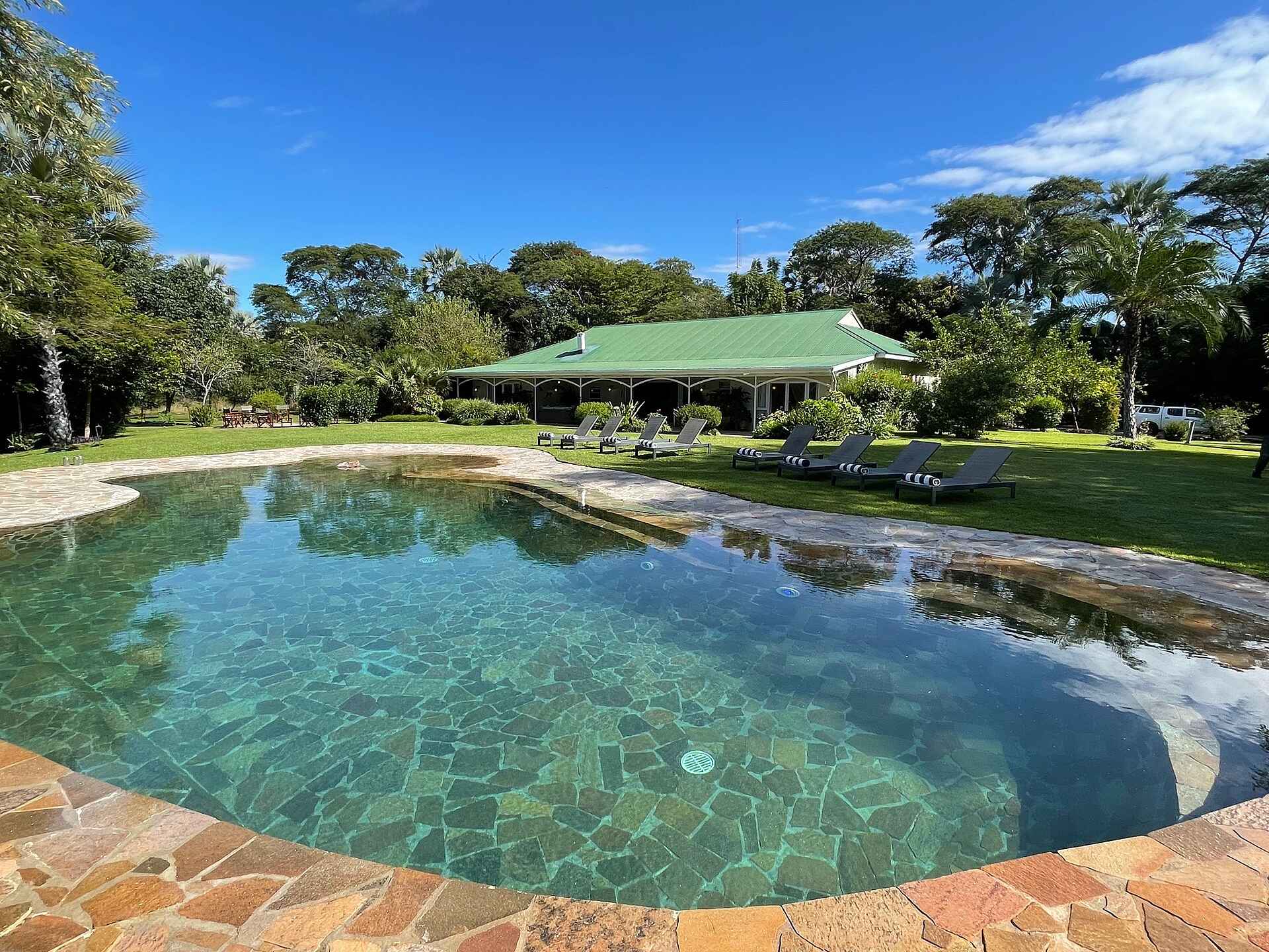 The River Farmhouse: Swimmingpool The River Farmhouse: Swimmingpool
