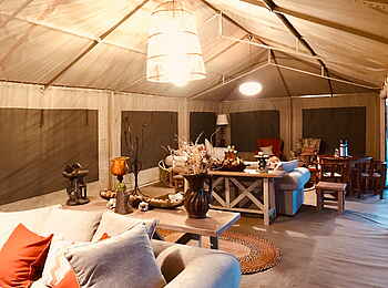 Ingwe Pan Camp: Nacht im Camp Ingwe Pan Camp: Nacht im Camp