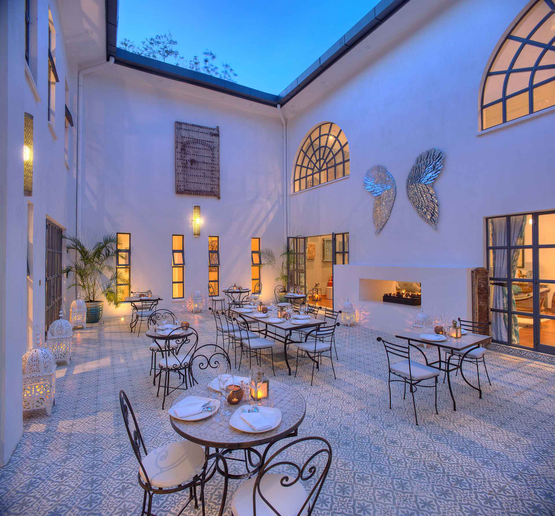 Latitude 0: Innenhof