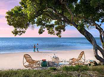 Time + Tide Miavana: Strandspaziergang