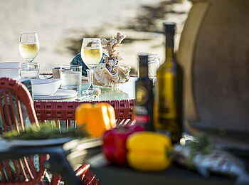 Anantara Medjumbe Island Resort: Service am Swimming Pool