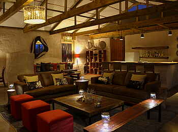 Chobe Elephant Camp: Sitzgruppe und Bar Chobe Elephant Camp: Sitzgruppe und Bar