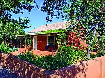 Damara Mopane Lodge: Wohnhaus von Außen Damara Mopane Lodge: Wohnhaus von Außen