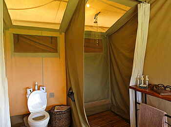 Encounter Mara Camp: Gästebad Encounter Mara Camp: Gästebad