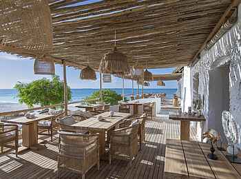 Laba Fanjove Island: Überdachte Restaurant Terrasse Laba Fanjove Island: Überdachte Restaurant Terrasse