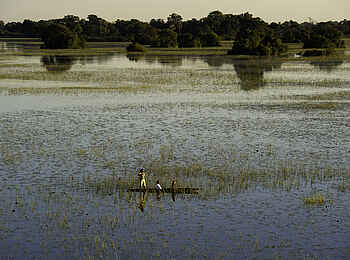 Jacana Camp: Mokoro mit Poler Jacana Camp: Mokoro mit Poler
