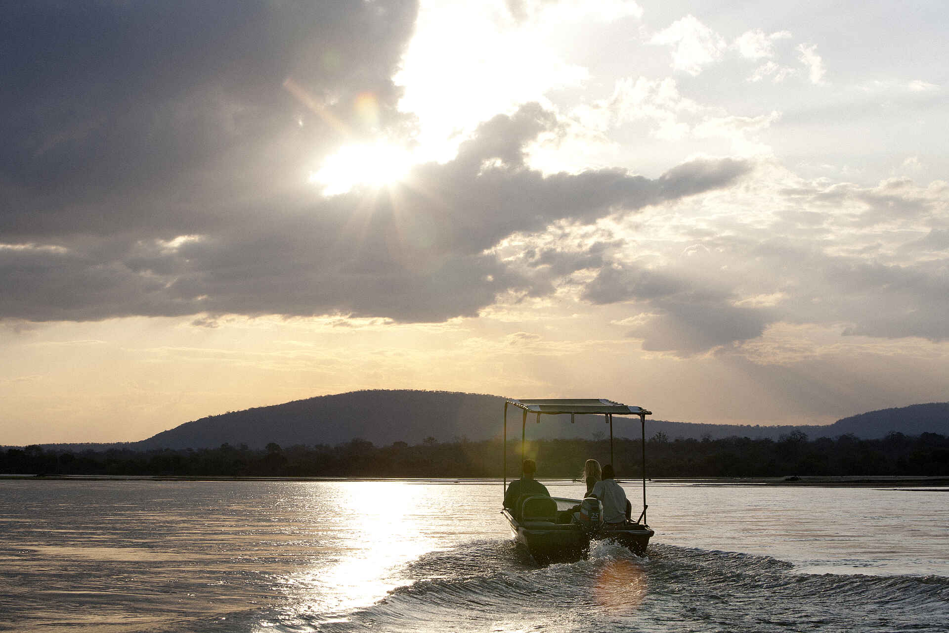 kiba point, kiba point camp, kiba point selous, boot, rufiji river