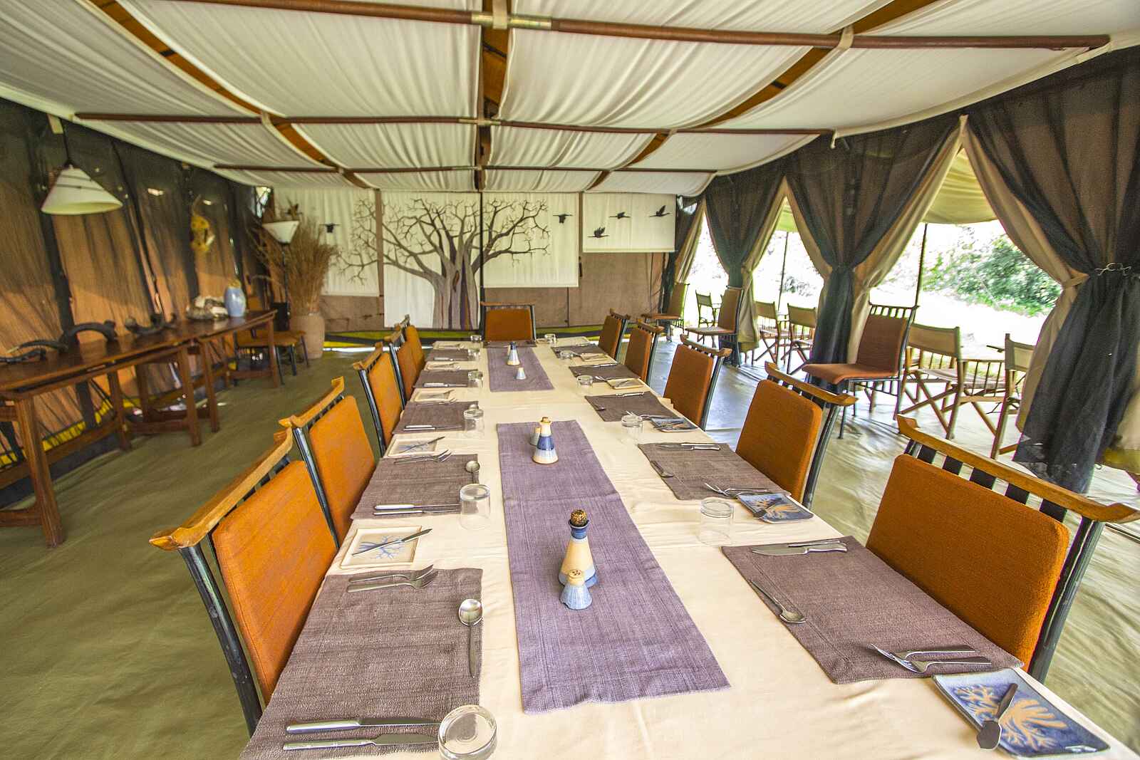 Kwihala Camp: Restaurantzelt Kwihala Camp: Restaurantzelt