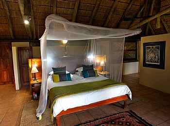 Lianshulu Lodge: Himmelbett Lianshulu Lodge: Himmelbett