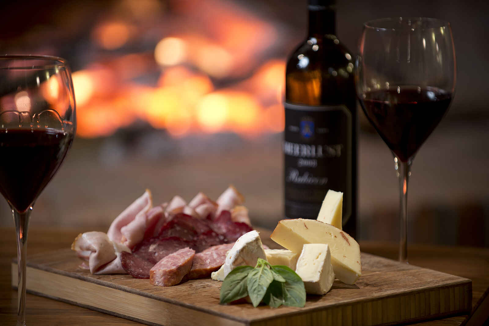 Lilayi: Wein und Aufschnitt Lilayi: Wein und Aufschnitt