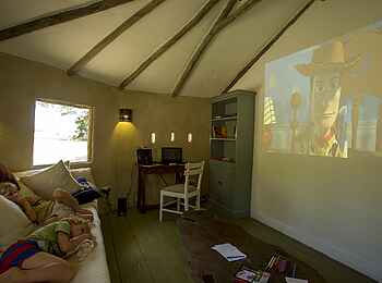 Mkombe's House Lamai: Filmabend