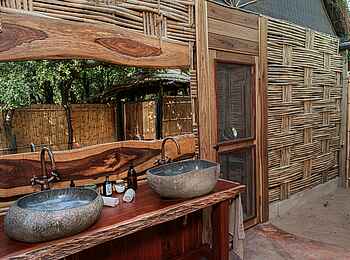 Mwamba Bush Camp: Waschbecken Mwamba Bush Camp: Waschbecken