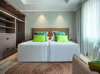 Paradis Beachcomber Golf Resort and Spa: Villa Bett Paradis Beachcomber Golf Resort and Spa: Villa Bett