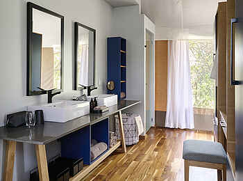 Sanctuary Tambarare Lodge: Badezimmer mit Doppelwaschbecken Sanctuary Tambarare Lodge: Badezimmer mit Doppelwaschbecken