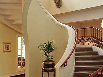 Victoria Falls Hotel: Treppenhaus