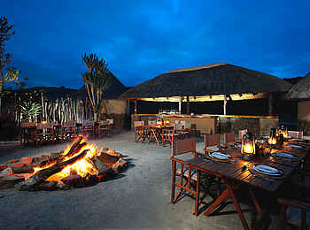 Kariega River Lodge: Boma und Dinner unter freiem Himmel