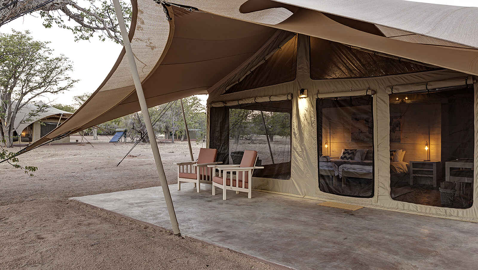 Malansrus Tented Camp: Außenbereich vor dem Zelt Malansrus Tented Camp: Außenbereich vor dem Zelt