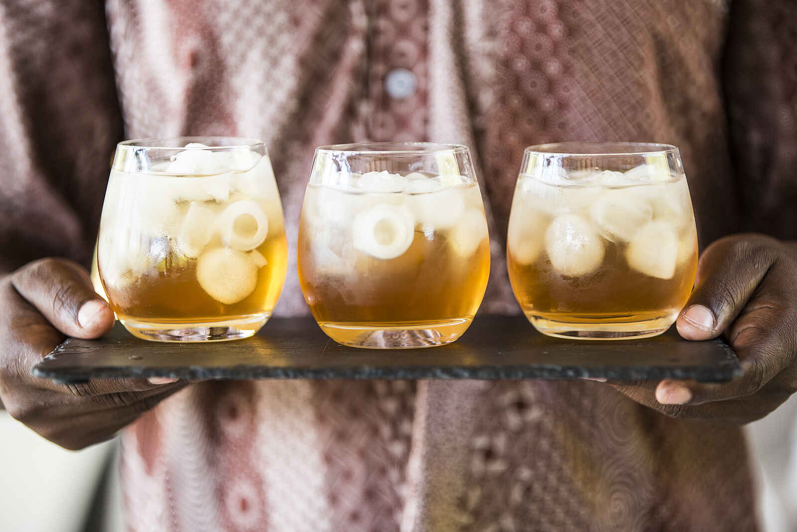 Marataba Mountain Lodge: Drinks auf einem Tablett serviert Marataba Mountain Lodge: Drinks auf einem Tablett serviert