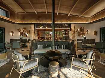 Mashatu Euphorbia Villas: Lounge mit Deck