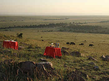 Naibor Camp: Frühstück im Bush Naibor Camp: Frühstück im Bush