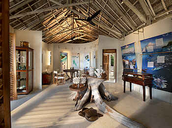 andBeyond Mnemba Island Lodge: Das Entdecker Zentrum